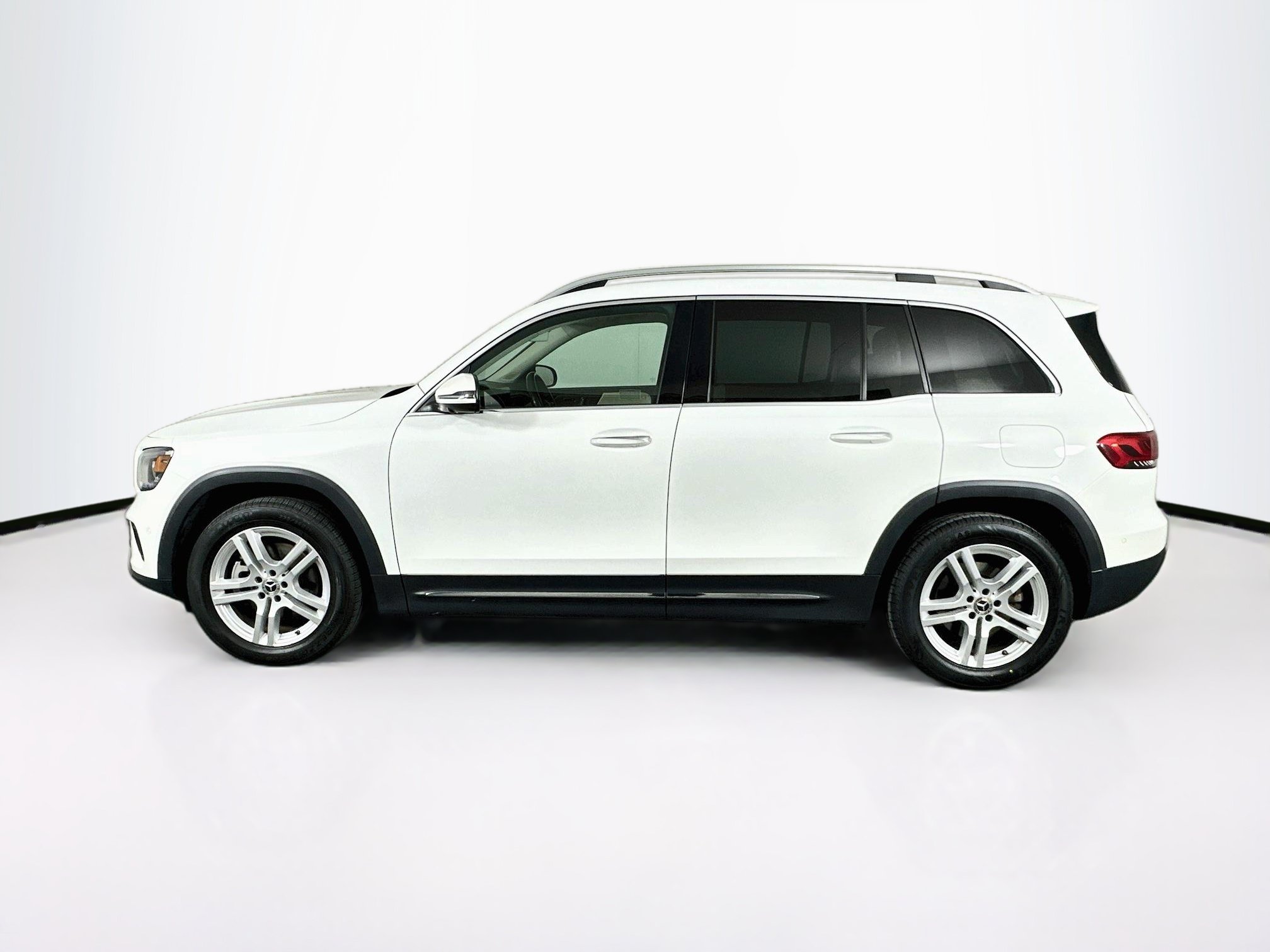 Used 2023 Mercedes-Benz GLB 250 4MATIC image 4