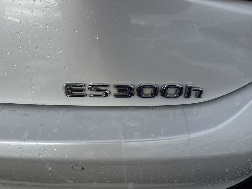 Used 2022 Lexus ES 300h w/ Premium Package image 29