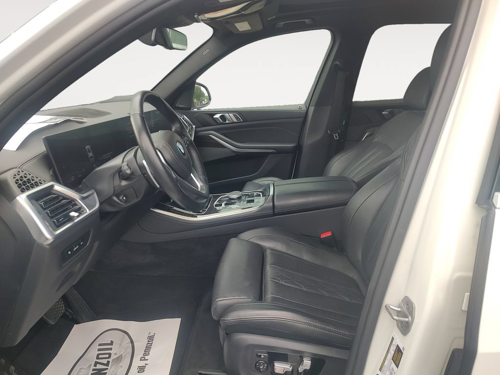 Used 2025 BMW X5 xDrive50e AWD/4WD image 9