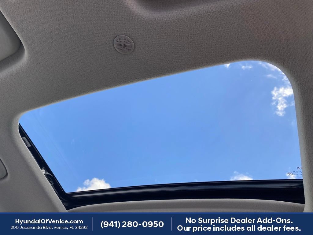 Certified 2026 Hyundai Venue SEL FWD image 5