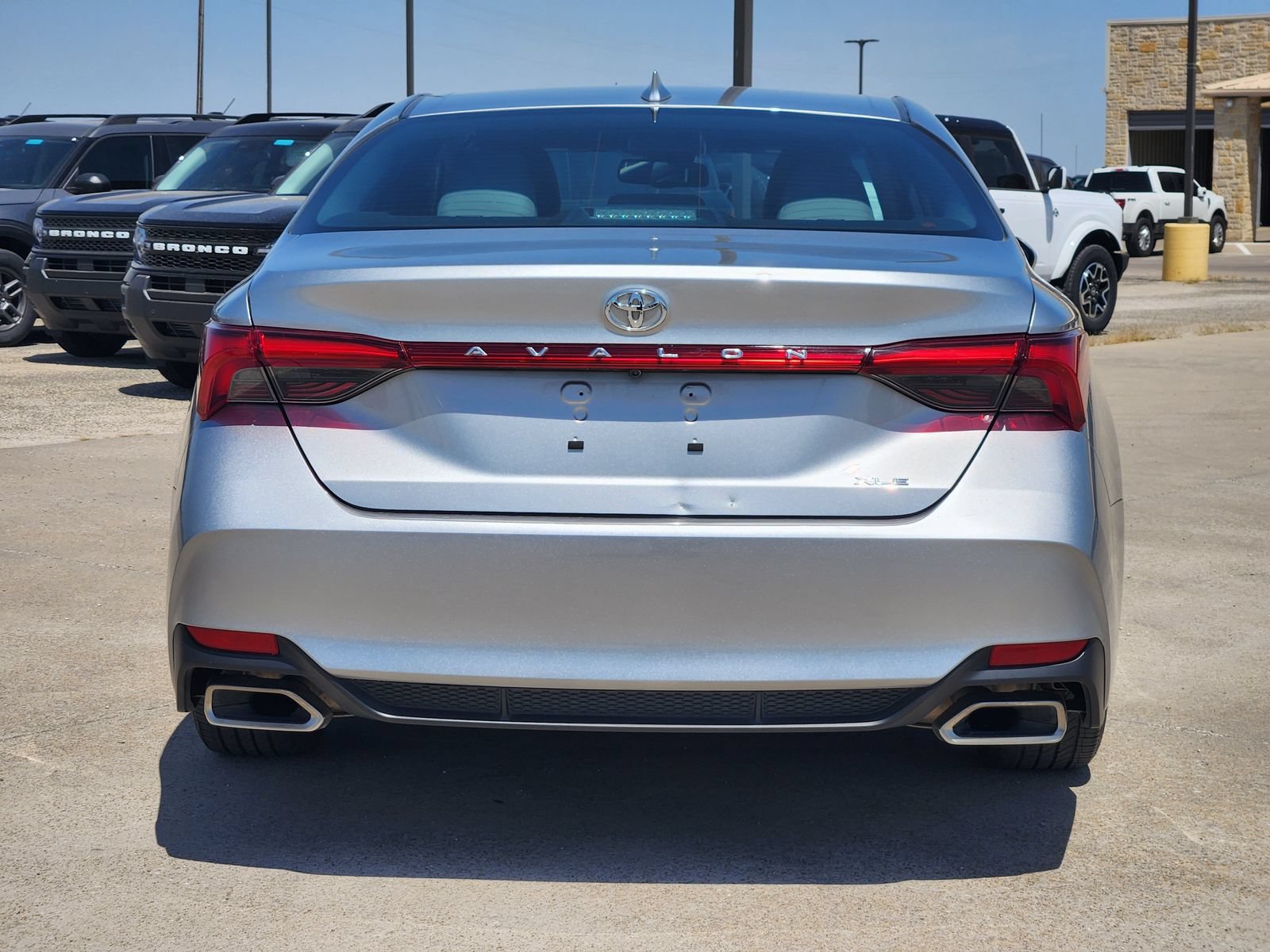 Used 2022 Toyota Avalon XLE FWD image 8