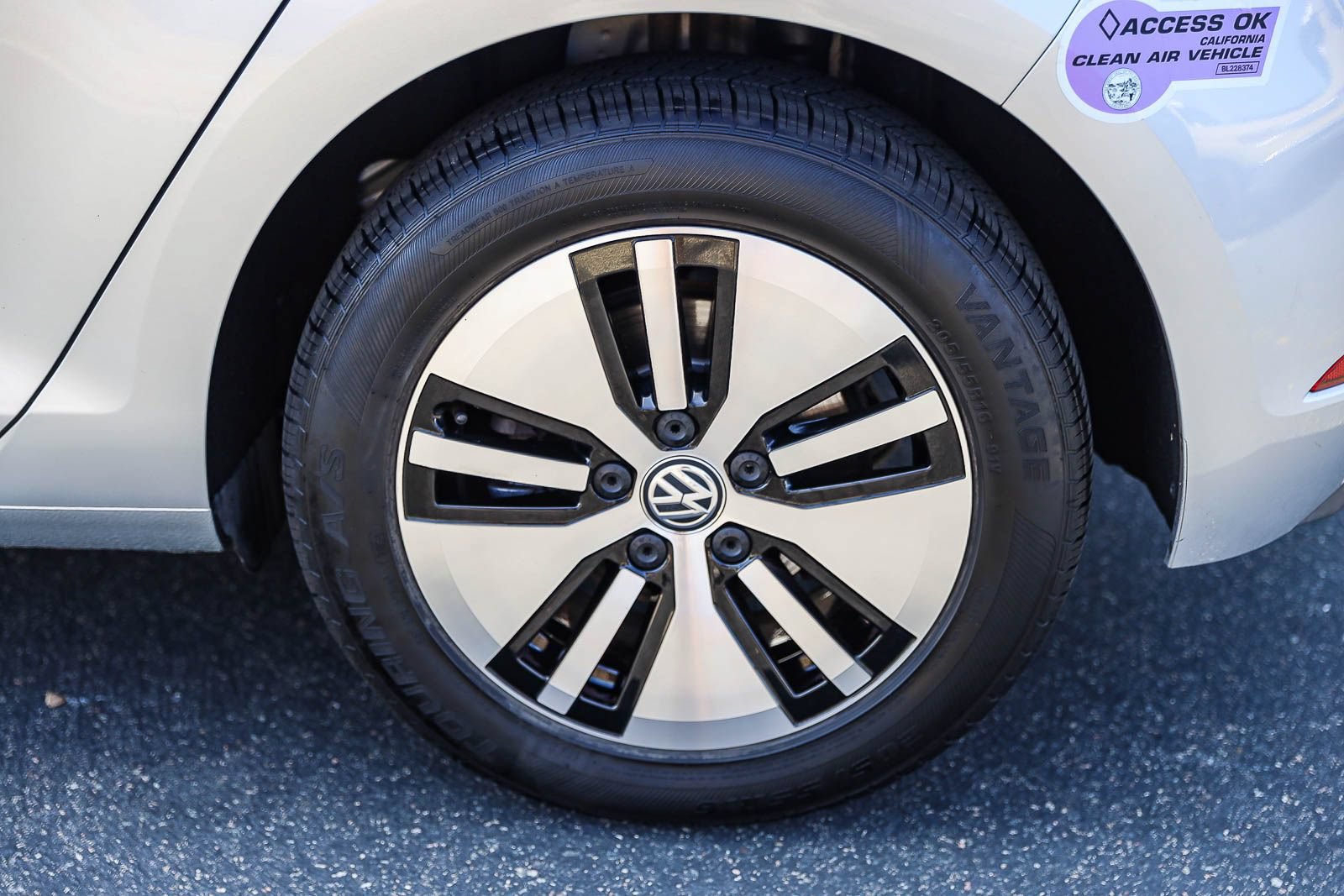 Used 2019 Volkswagen e-Golf SE w/ Driver Assistance Package FWD image 9