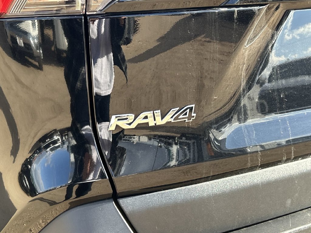 Used 2025 Toyota RAV4 XLE FWD image 36