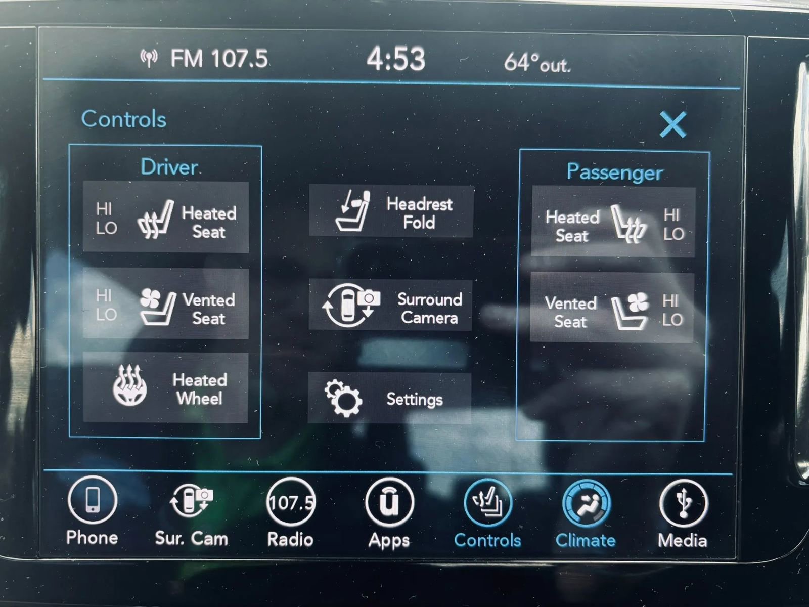 Used 2018 Chrysler Pacifica Limited w/ Tire & Wheel Group FWD image 32