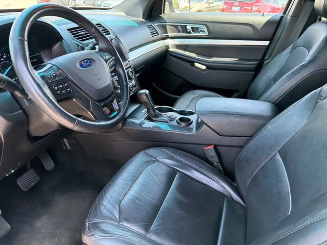 Used 2017 Ford Explorer XLT w/ Equipment Group 202A FWD image 18