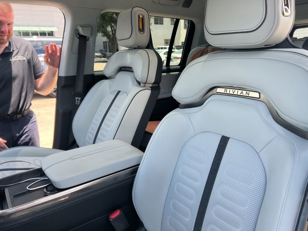 Used 2025 Rivian R1S Adventure AWD/4WD image 5