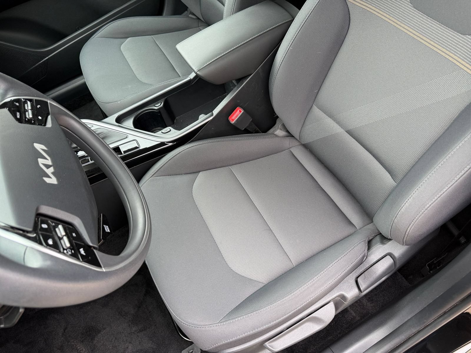 Used 2026 Kia Niro LX FWD image 35