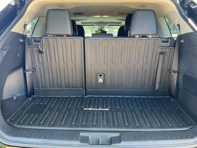 Used 2025 Toyota Highlander XLE FWD image 11