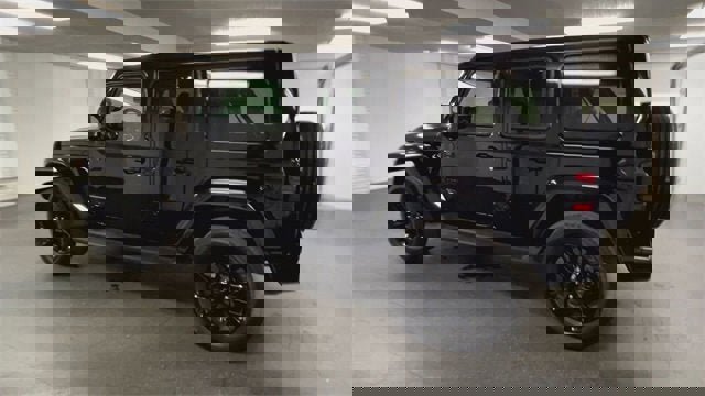 Used 2023 Jeep Wrangler Unlimited Sahara image 6