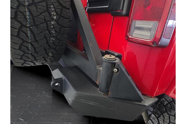 Used 2016 Jeep Wrangler Unlimited Sahara w/ Connectivity Group image 29