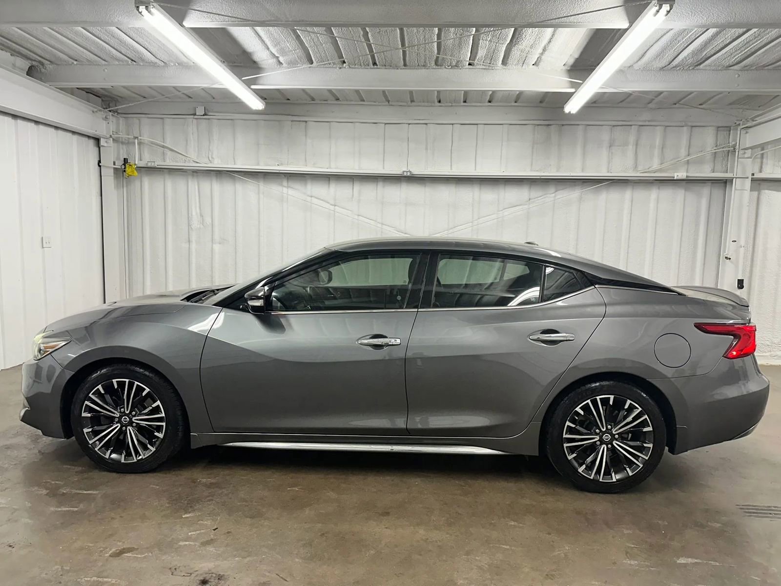 Used 2017 Nissan Maxima 3.5 SV w/ Dynamic Package FWD image 9