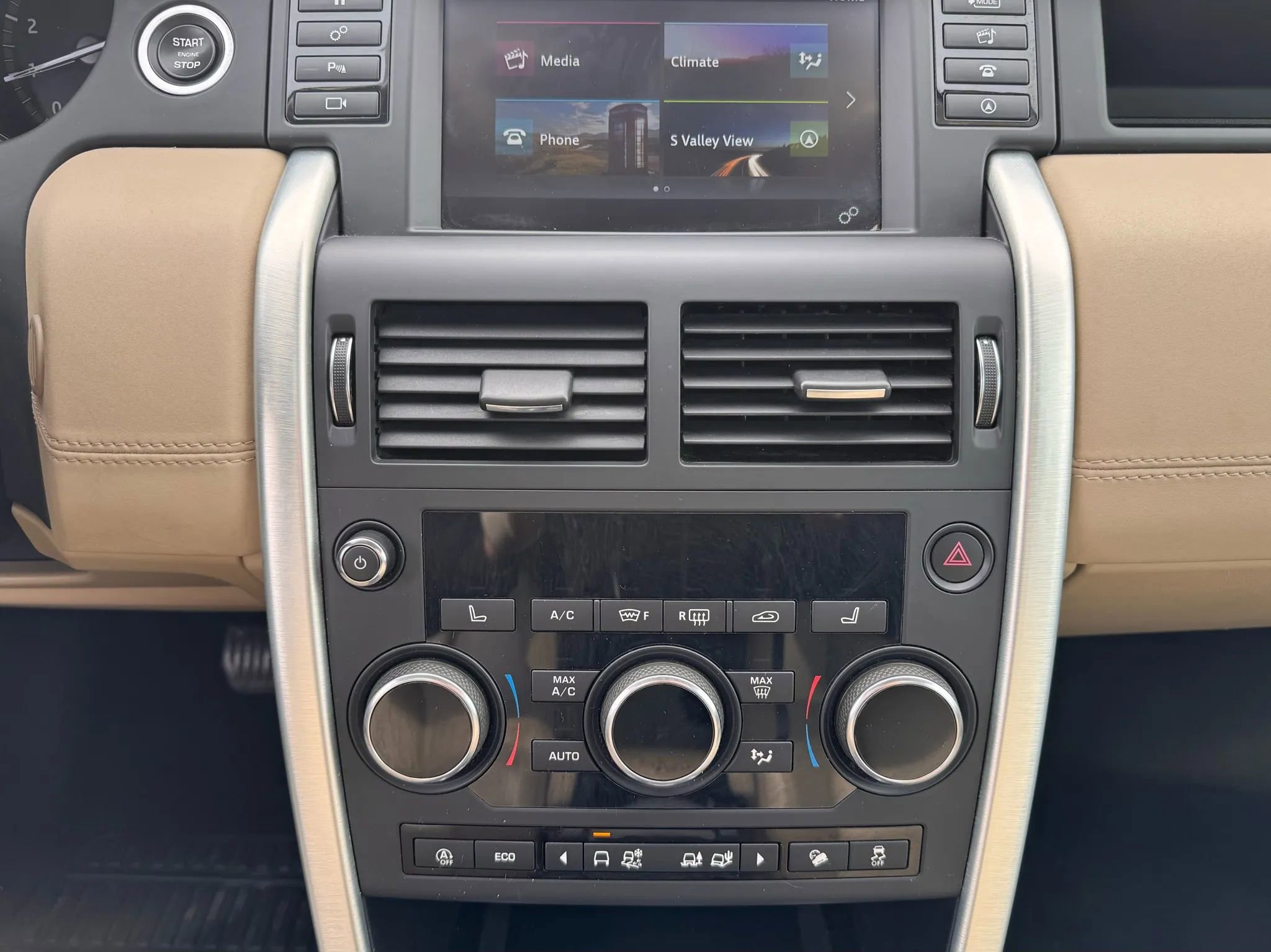 Used 2019 Land Rover Discovery Sport HSE image 25