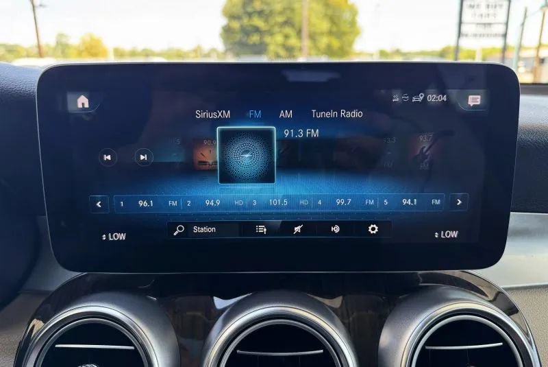 Used 2022 Mercedes-Benz GLC 300 w/ Premium Package Lite image 32