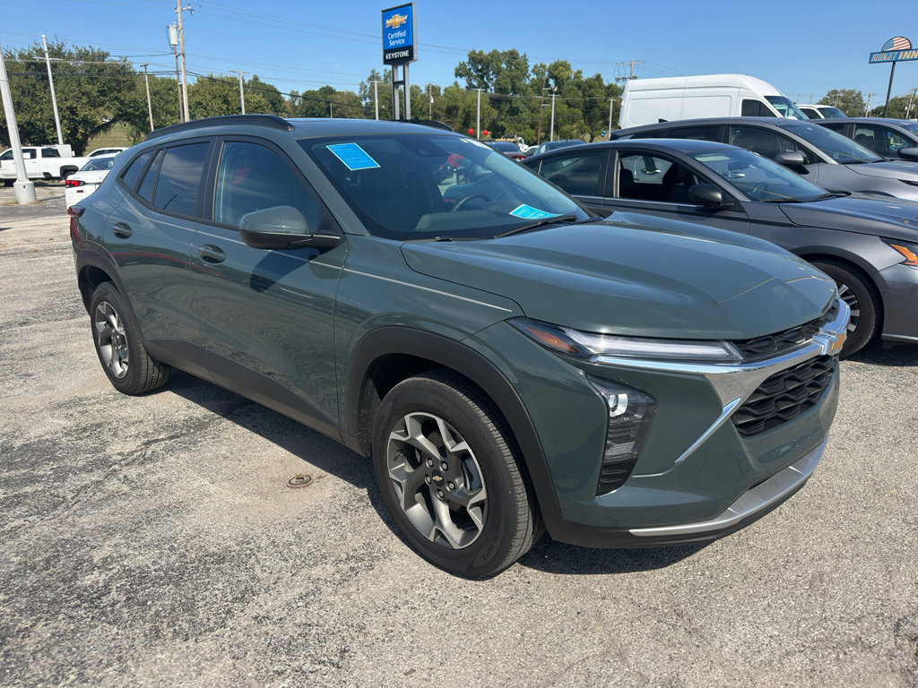 Used 2025 Chevrolet Trax LT w/ Sunroof Package