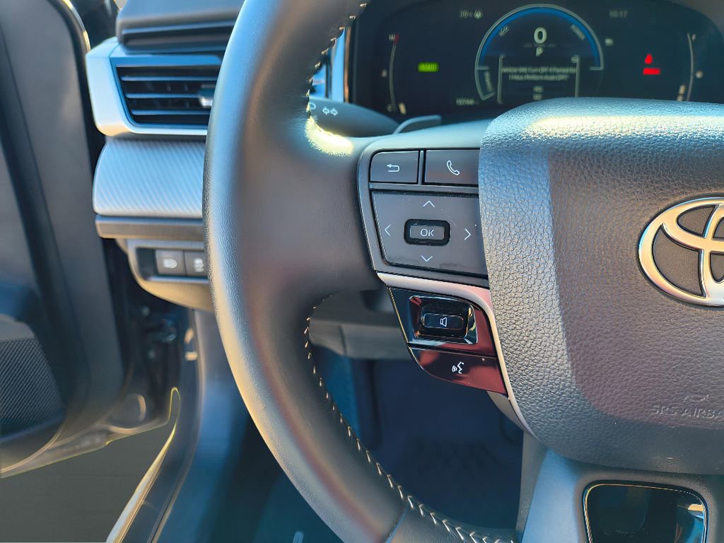 Used 2025 Toyota Camry SE image 18