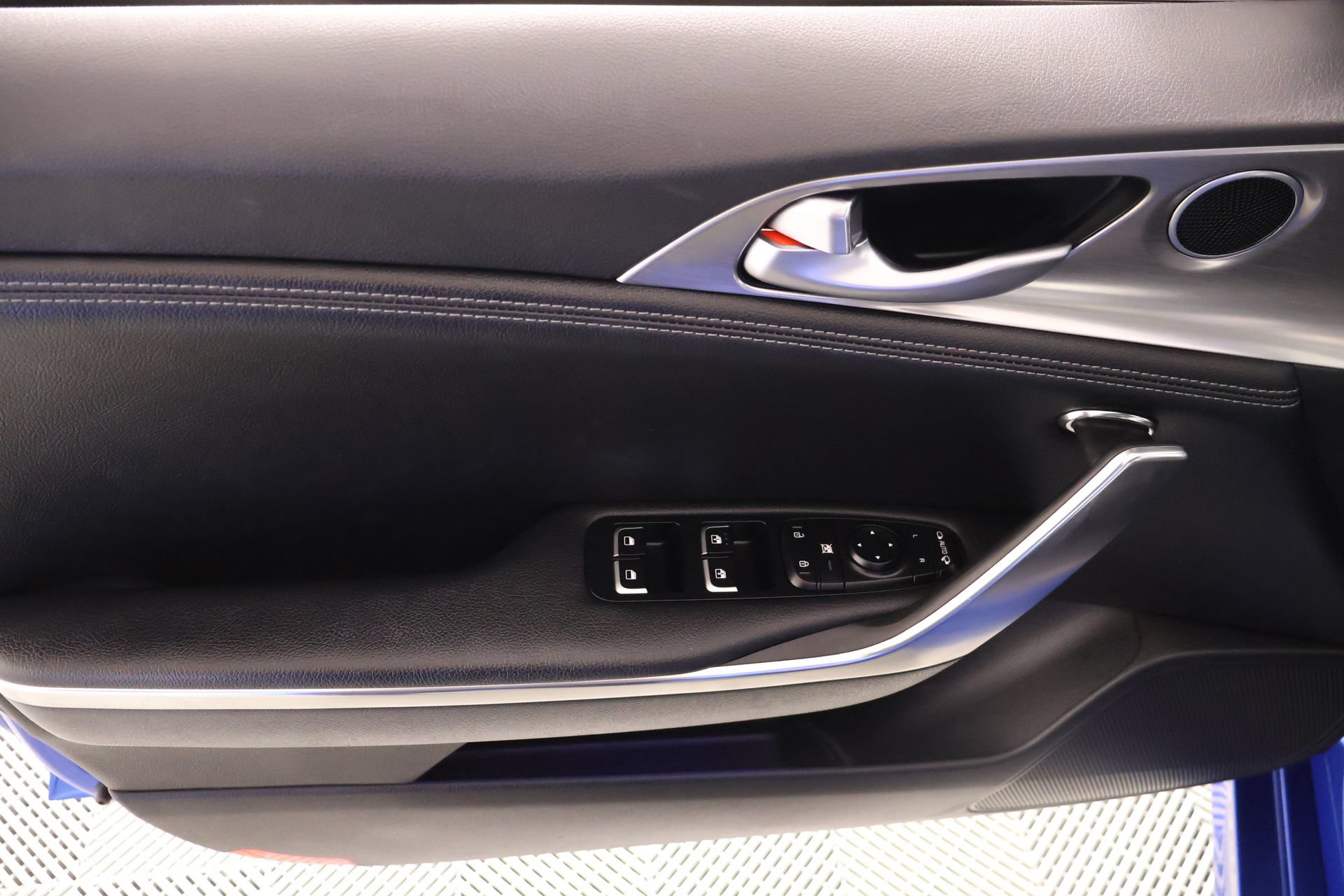 Used 2022 Kia Stinger GT1 RWD image 17
