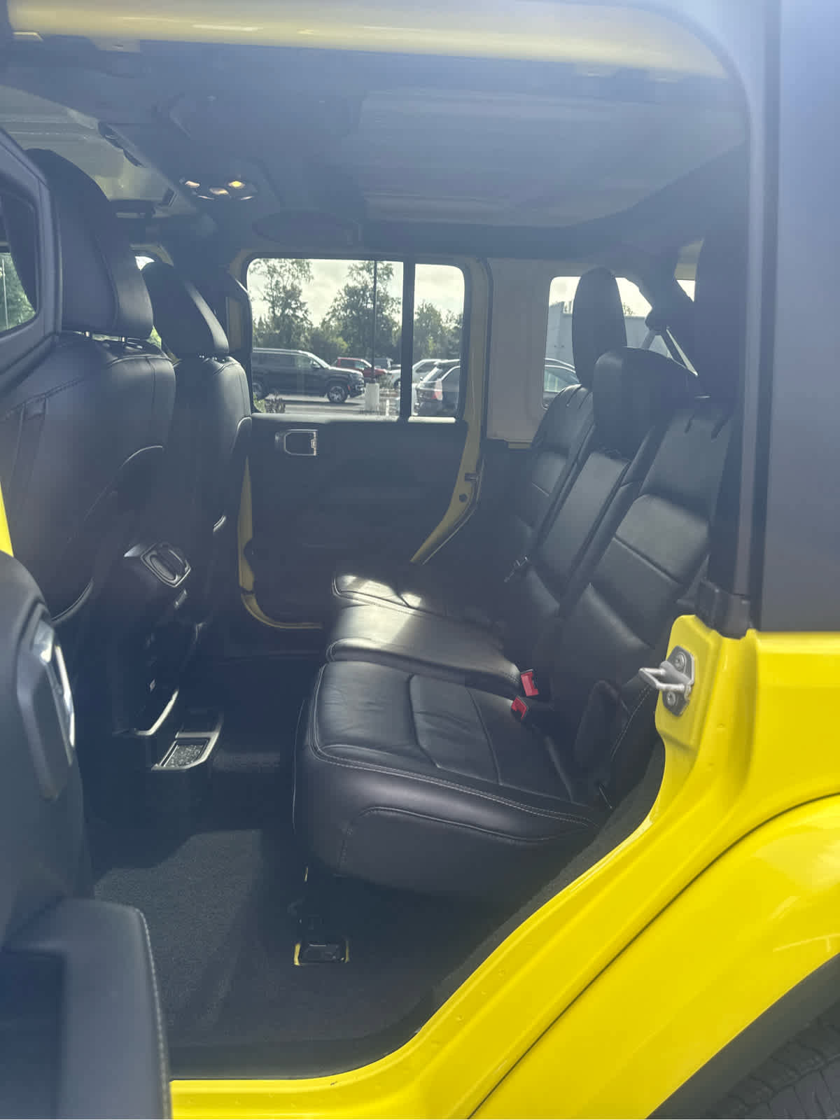 Certified 2023 Jeep Wrangler Sahara w/ Cold Weather Group image 17