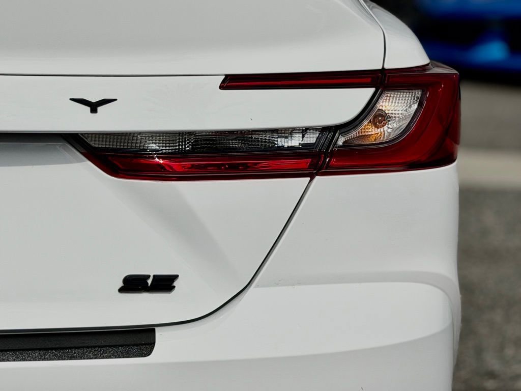 Used 2025 Toyota Camry SE w/ Convenience Package FWD image 12