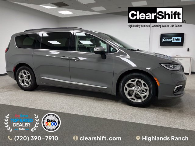 Used 2023 Chrysler Pacifica Limited FWD image 1