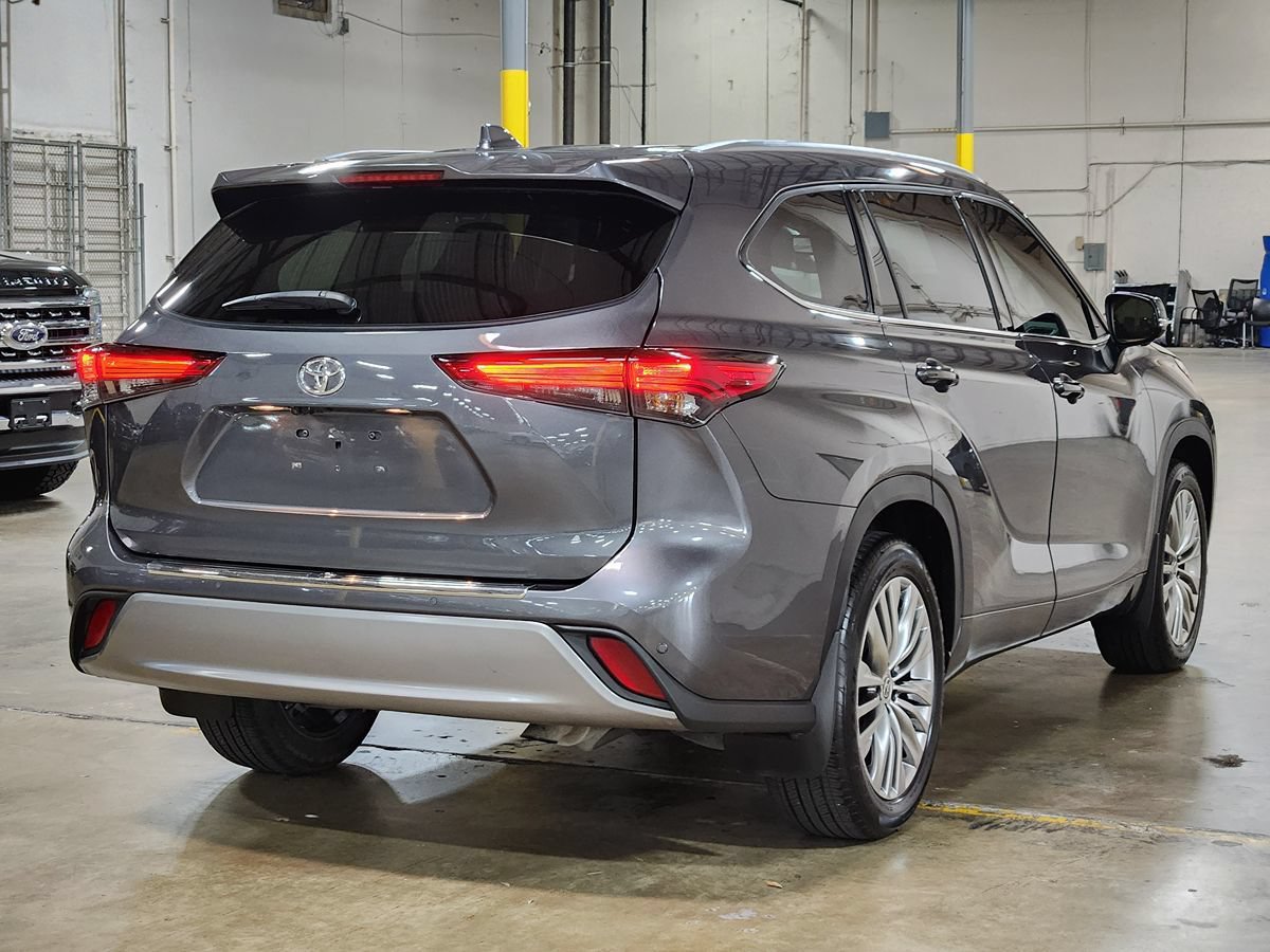Used 2023 Toyota Highlander Platinum FWD image 8
