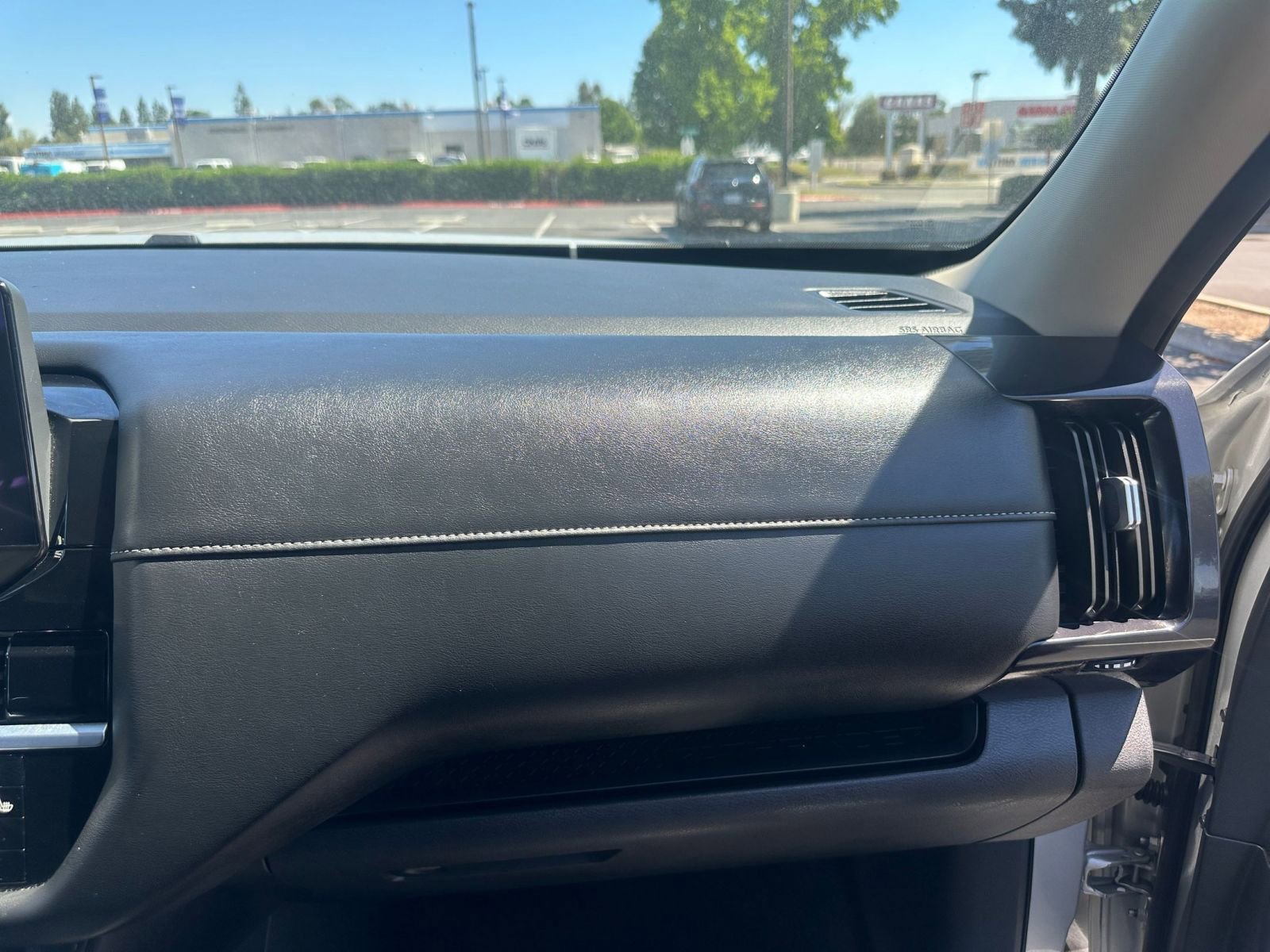 Used 2025 Nissan Pathfinder SV AWD/4WD image 38