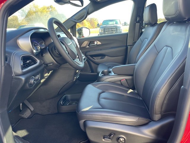 New 2026 Chrysler Pacifica Select image 8