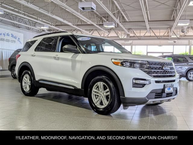 Used 2023 Ford Explorer XLT AWD/4WD image 2