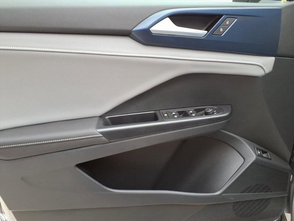 Used 2024 Volkswagen Taos SE image 10