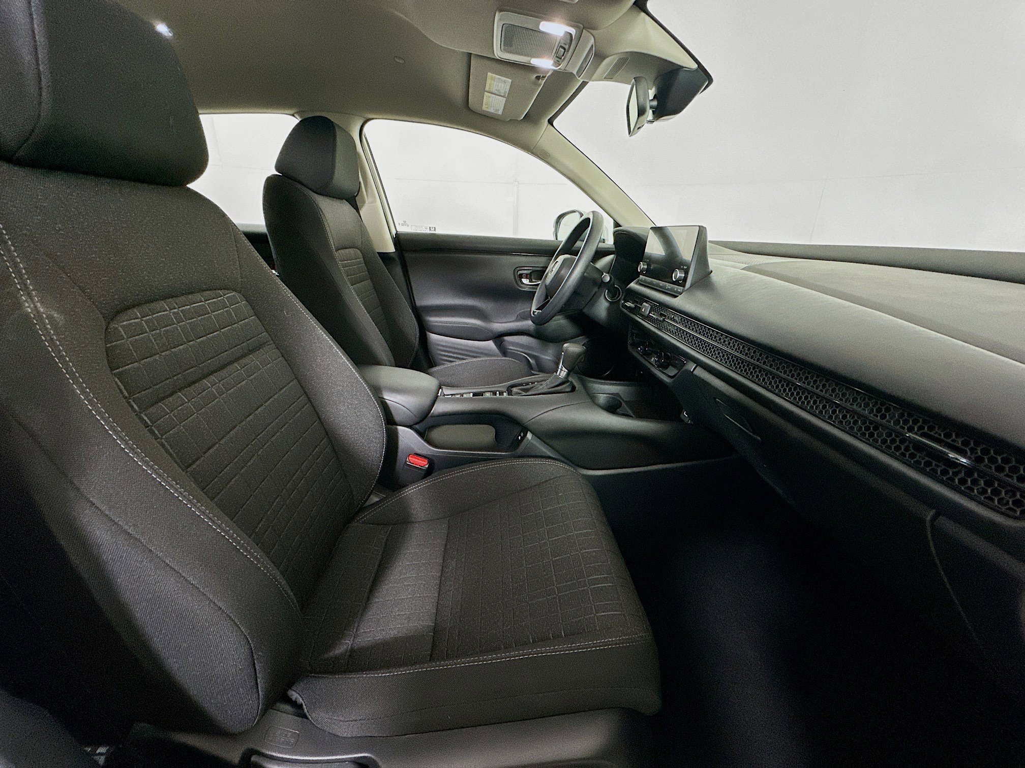 Used 2025 Honda HR-V LX image 29