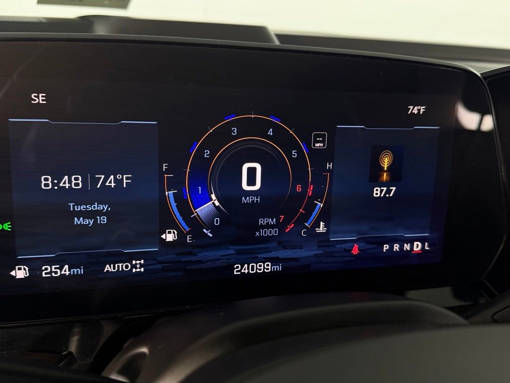 Used 2025 Chevrolet Suburban Z71 AWD/4WD image 17