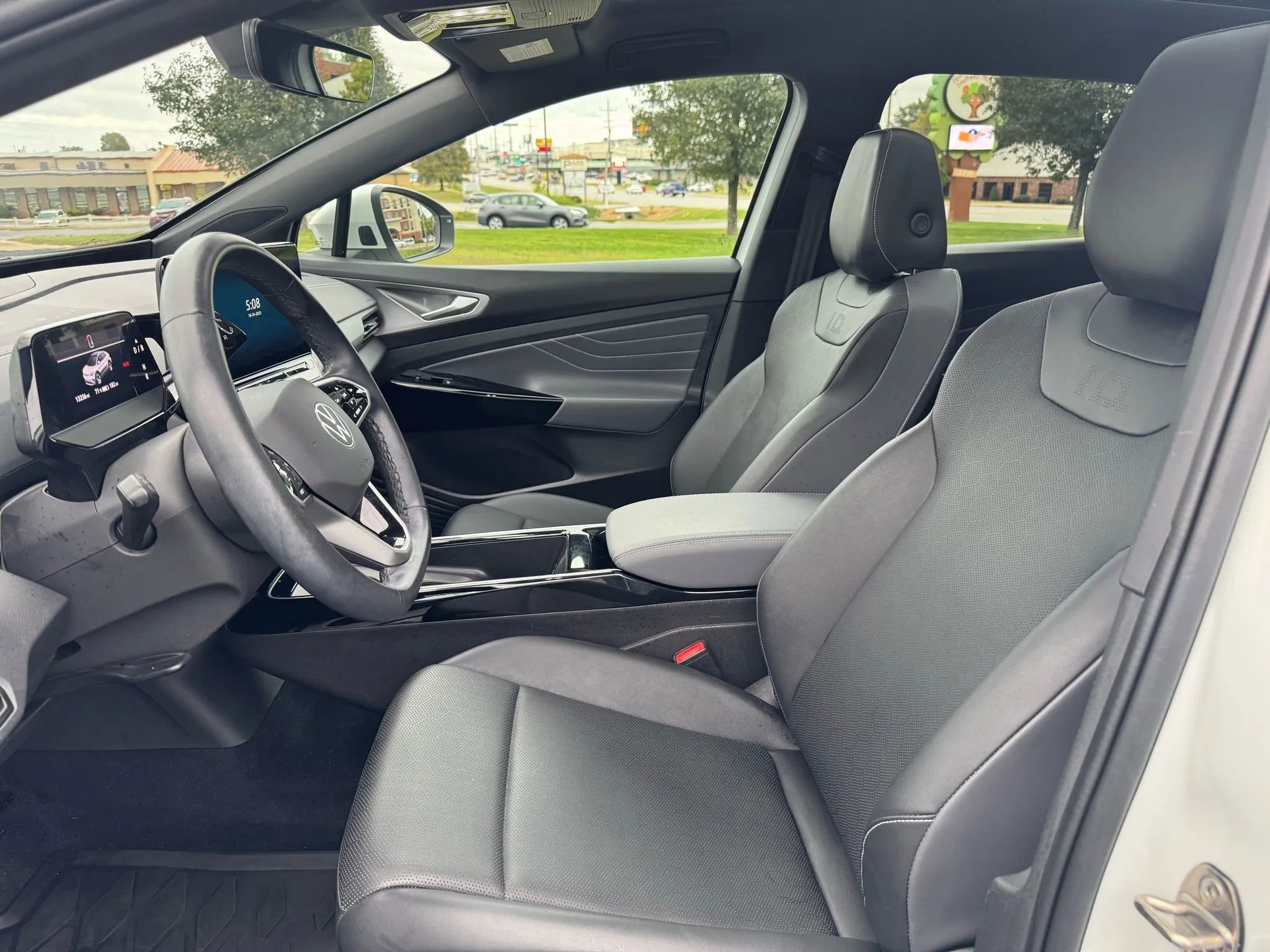 Used 2023 Volkswagen ID.4 Pro S image 5