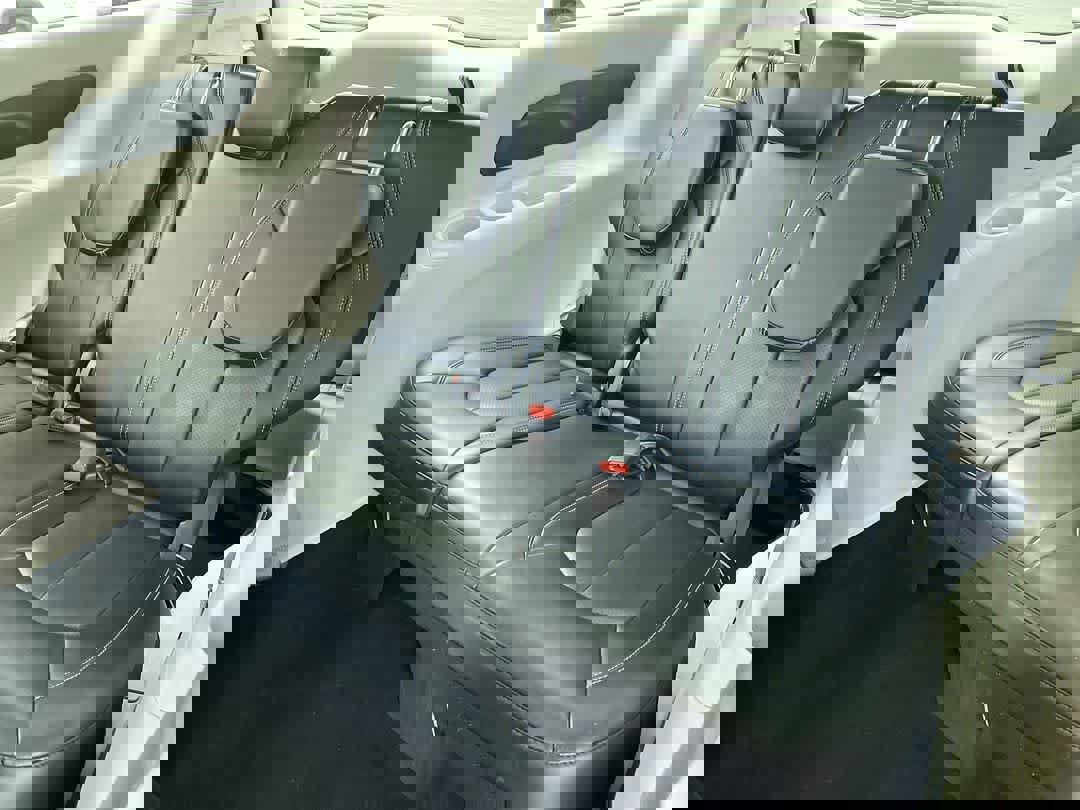 Used 2024 Chrysler Pacifica Select image 23