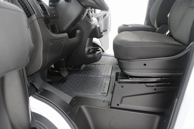 Used 2025 RAM ProMaster 2500 w/ Storage Group image 15