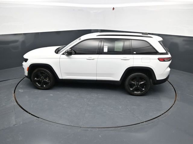Used 2023 Jeep Grand Cherokee Limited w/ Black Appearance Package image 36