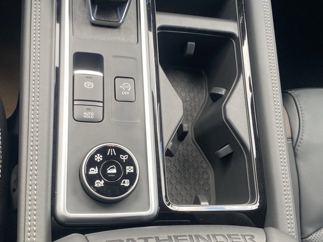 New 2025 Nissan Pathfinder Platinum w/ Black Appearance Package image 26