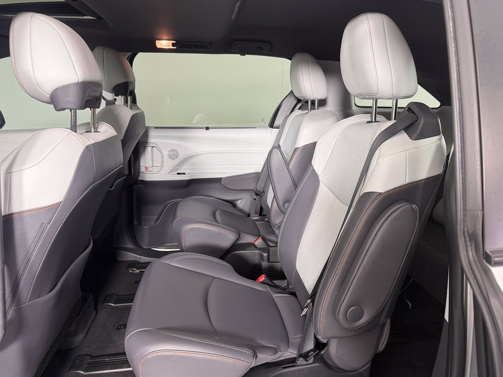 Used 2022 Toyota Sienna XSE w/ XSE Plus Package FWD image 18