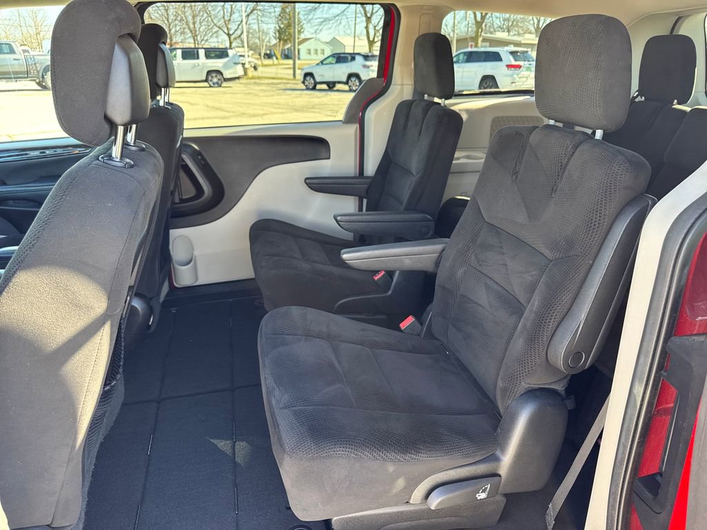 Certified 2016 Dodge Grand Caravan SXT w/ Rear Park Assist Package image 30
