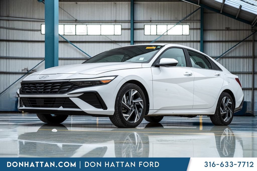Used 2024 Hyundai Elantra SEL w/ Convenience Package