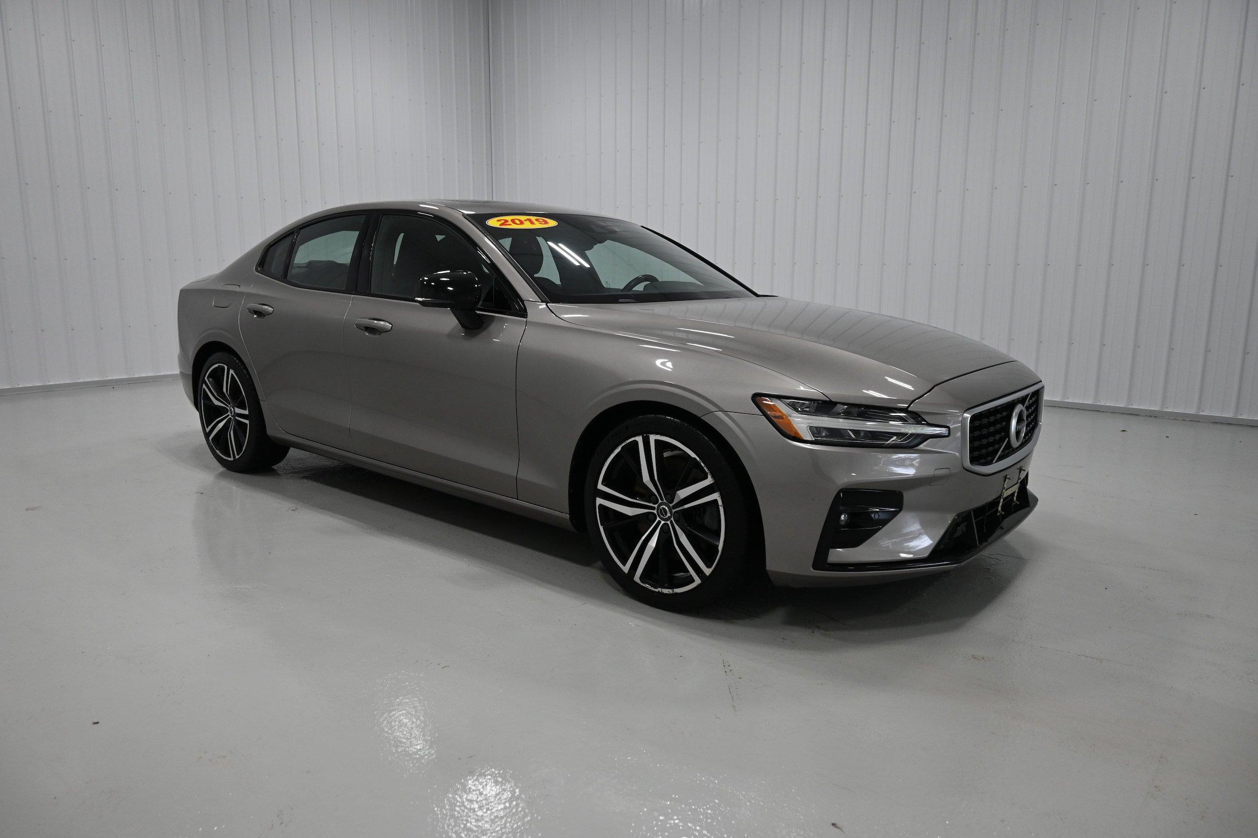 Used 2019 Volvo S60 T6 R-Design AWD/4WD image 2