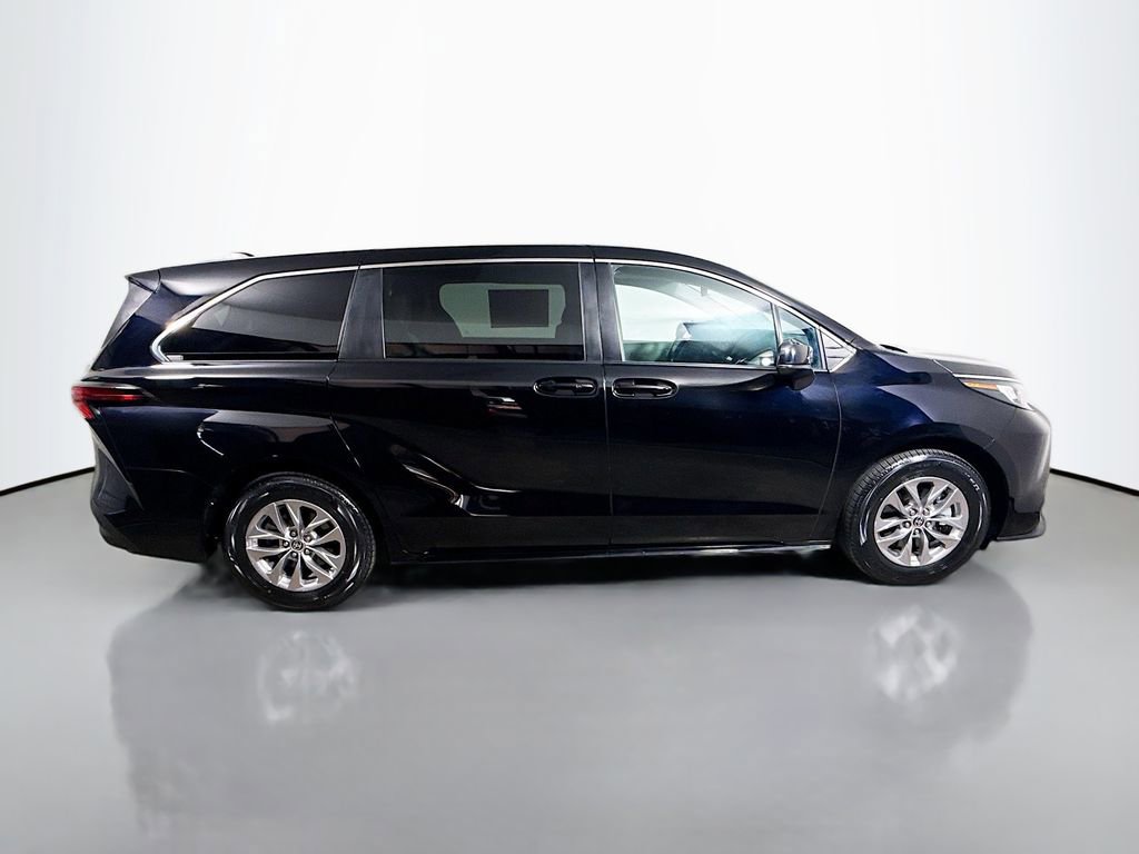 Certified 2022 Toyota Sienna LE FWD image 8