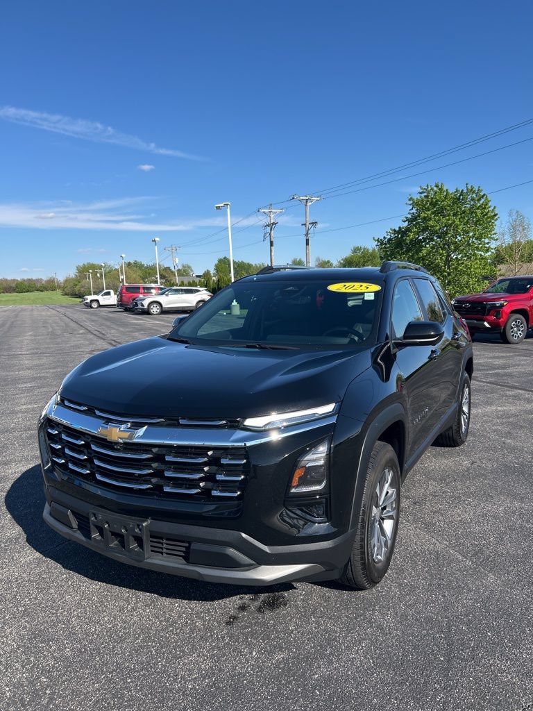 Used 2025 Chevrolet Equinox LT w/ Convenience Package II FWD image 5