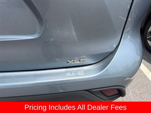 Used 2023 Toyota Highlander XLE FWD image 2