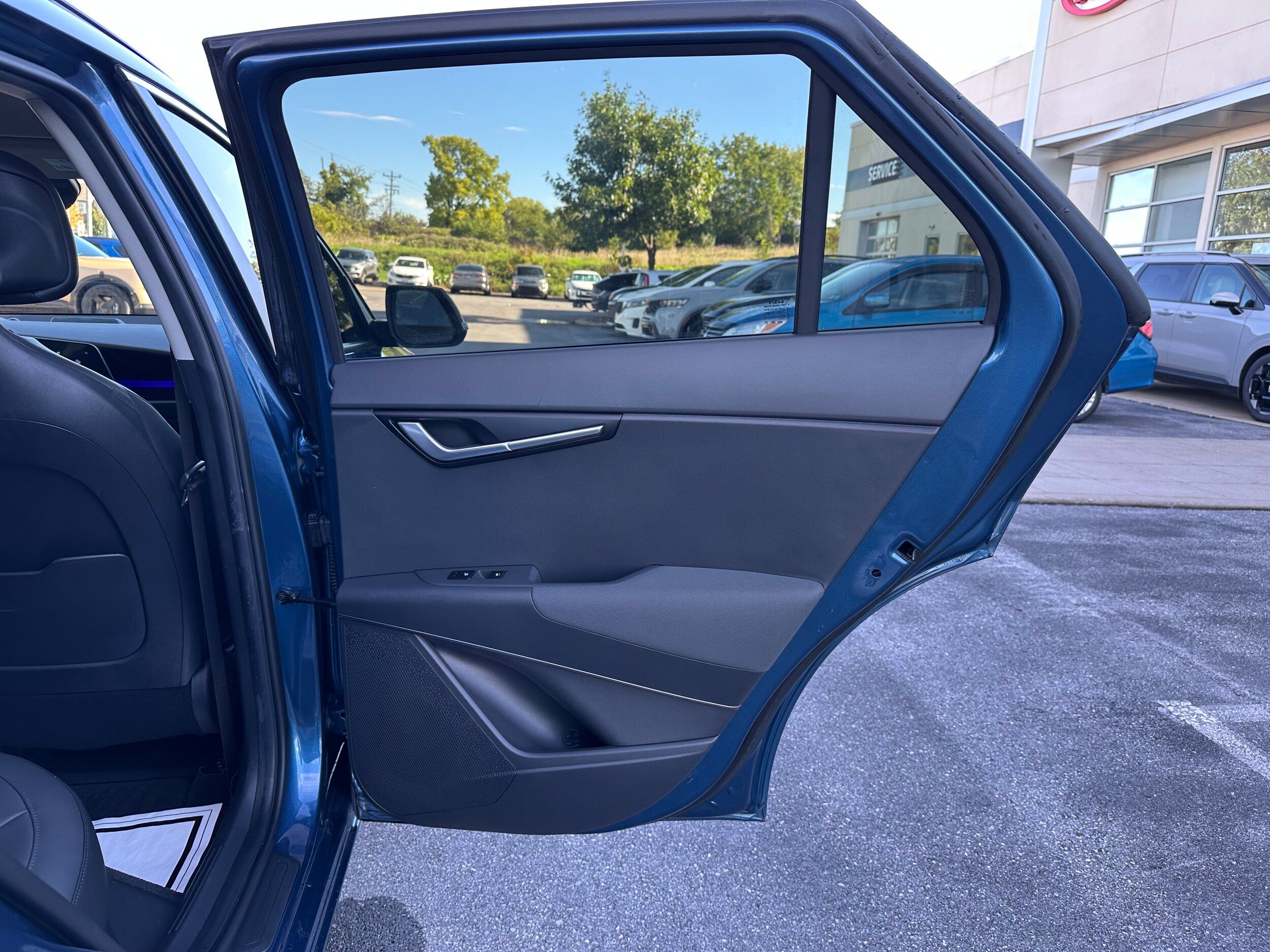 Used 2023 Kia Niro EX w/ EX Cold Weather Package FWD image 17