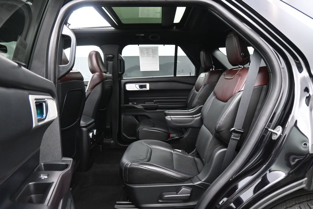 Used 2020 Ford Explorer Platinum w/ Premium Technology Package AWD/4WD image 17