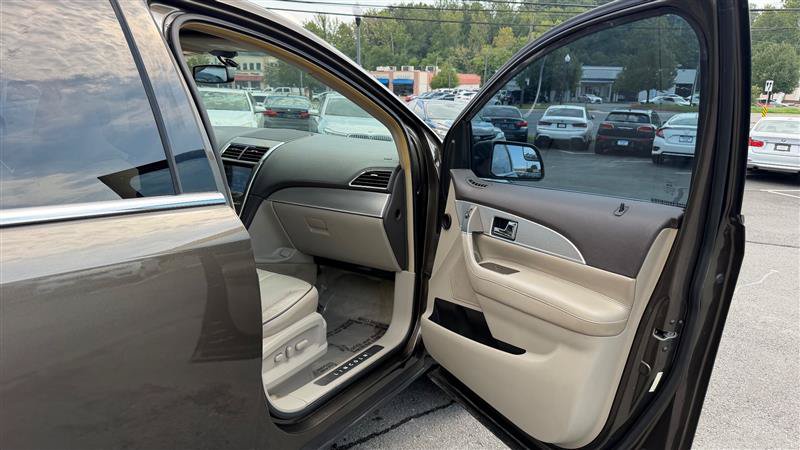 Used 2011 Lincoln MKX 2WD w/ 101A Rapid Spec Order Code image 33