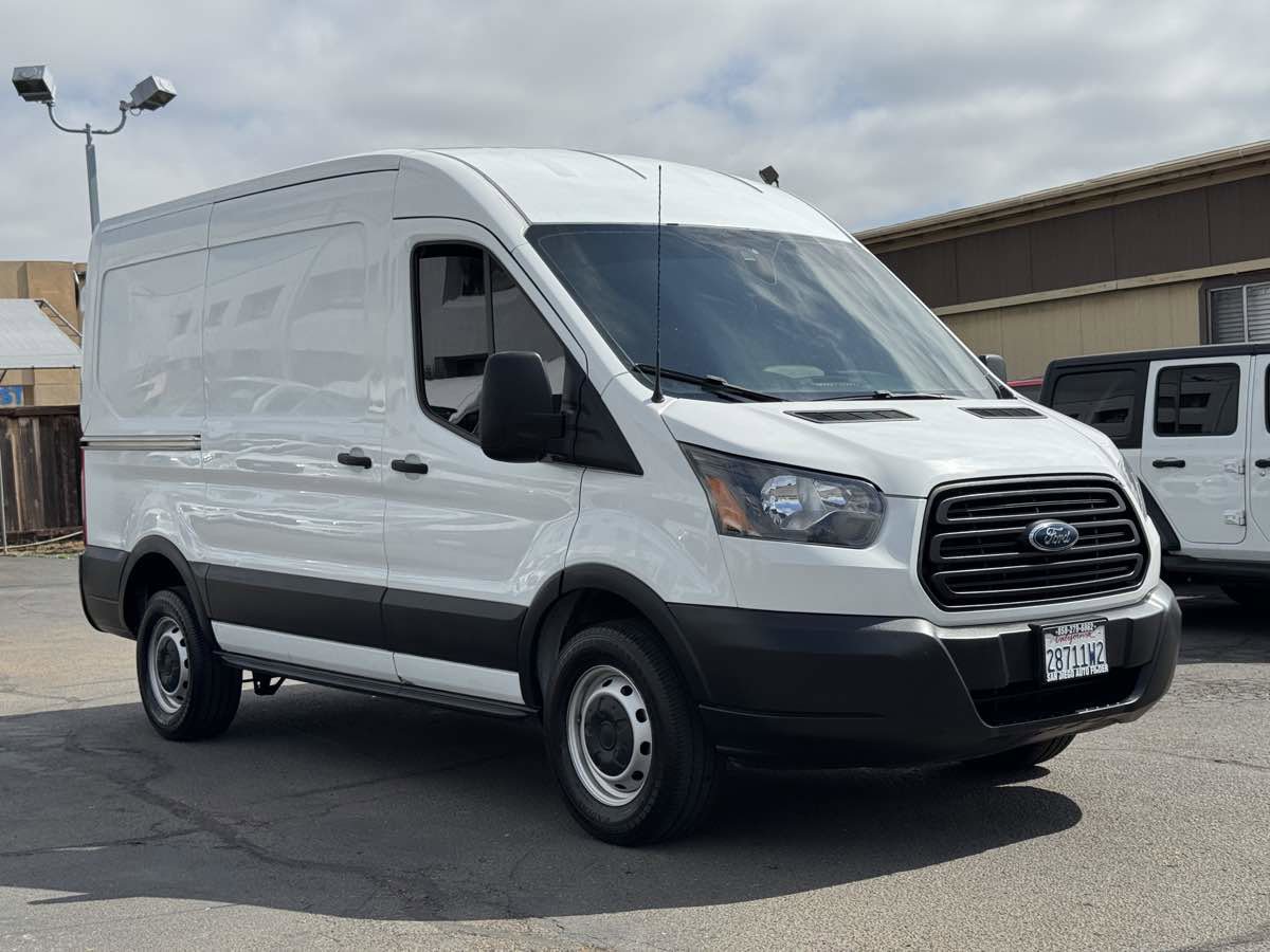 Used 2019 Ford Transit 250 130 Medium Roof RWD image 4