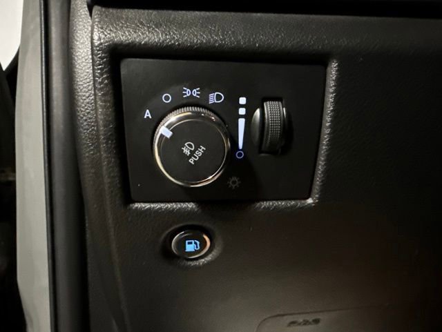 Used 2019 Jeep Grand Cherokee Altitude AWD/4WD image 7