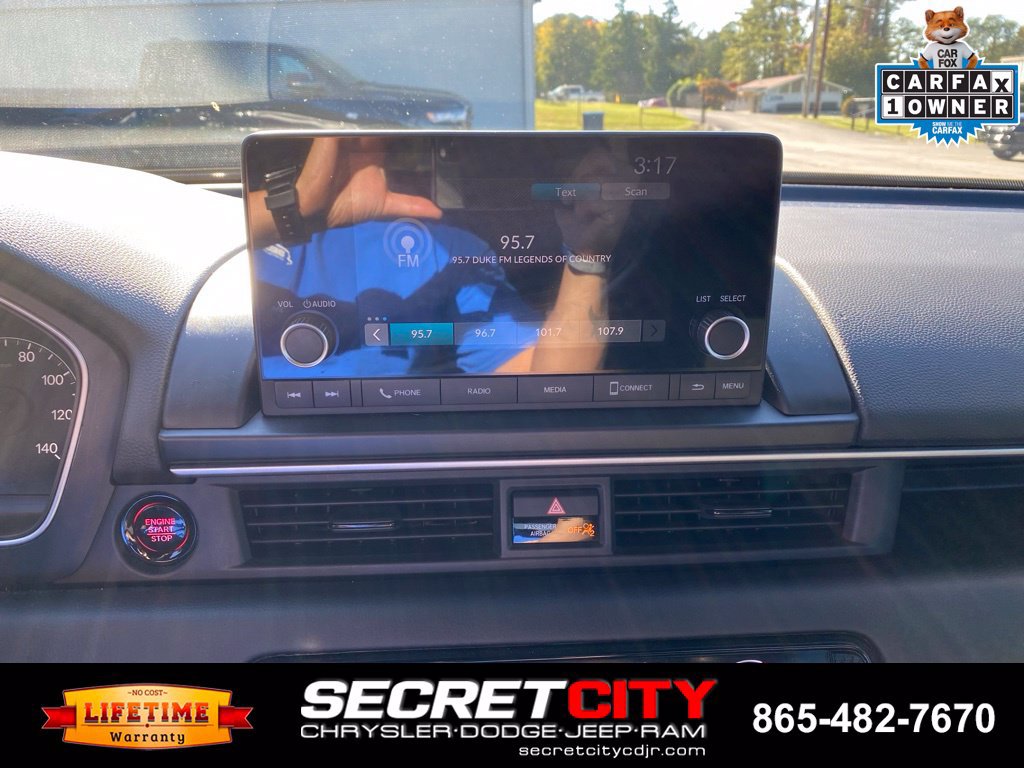 Used 2025 Honda Pilot Sport image 15