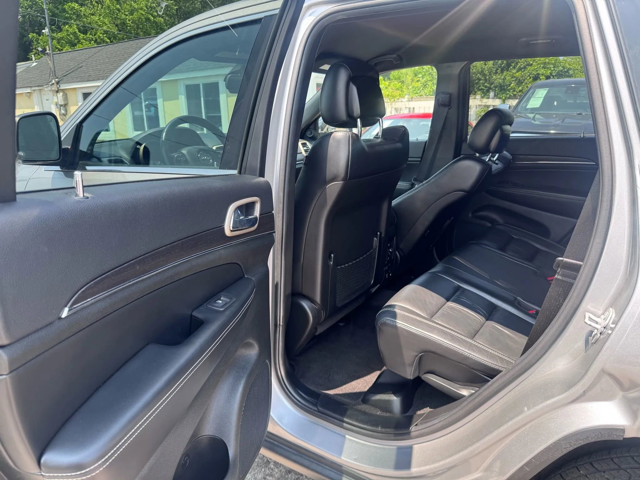 Used 2015 Jeep Grand Cherokee Limited w/ Trailer Tow Group IV image 9