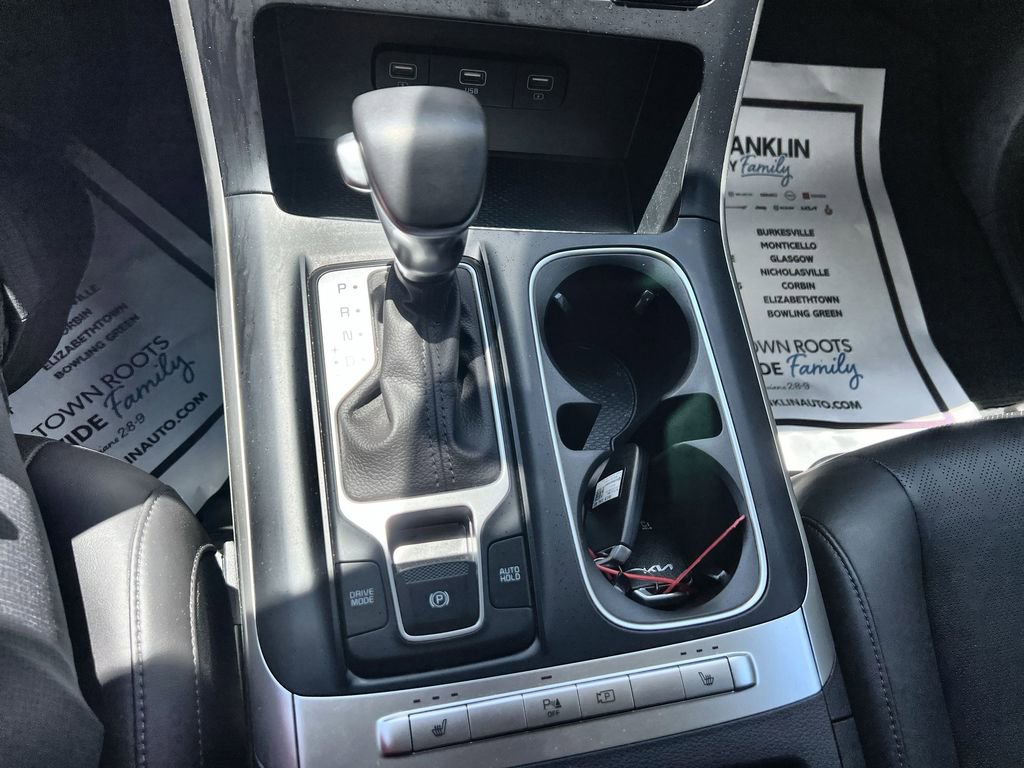 Used 2023 Kia Carnival LX FWD image 19